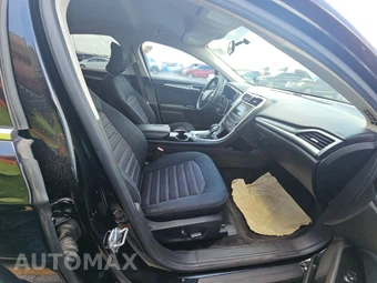 2016 Ford Fusion SE – miniatura 8