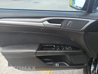 2016 Ford Fusion SE – miniatura 9