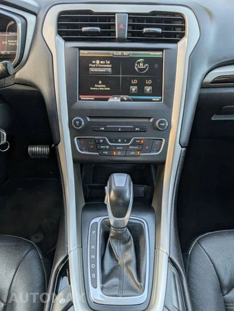 2016 Ford Fusion SE - miniatura 17