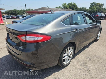 2016 Ford Fusion SE – miniatura 3