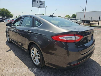 2016 Ford Fusion SE – miniatura 4