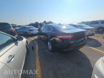 2016 Ford Fusion SE - miniatura 6