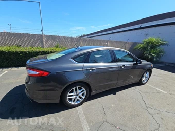 2016 Ford Fusion SE – miniatura 4