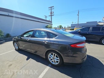 2016 Ford Fusion SE – miniatura 6
