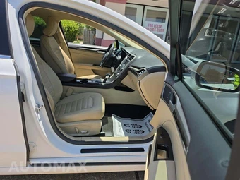 2016 Ford Fusion SE – miniatura 15