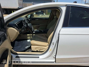 2016 Ford Fusion SE – miniatura 3