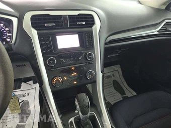 2016 Ford Fusion SE – miniatura 10