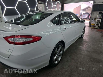 2016 Ford Fusion SE – miniatura 3