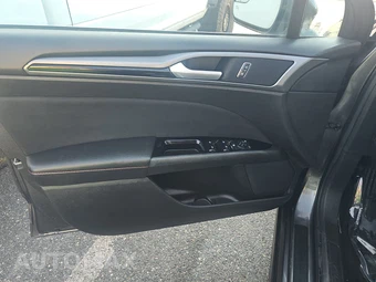 2016 Ford Fusion SE - miniatura 9