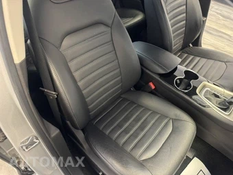 2016 Ford Fusion SE - miniatura 26