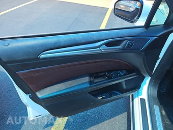 2016 Ford Fusion Titanium – miniatura 9