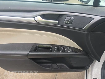 2016 Ford Fusion Titanium – miniatura 9