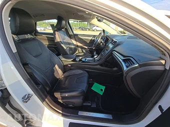 2016 Ford Fusion Titanium – miniatura 8
