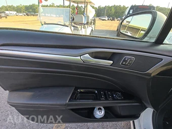 2016 Ford Fusion Titanium – miniatura 9