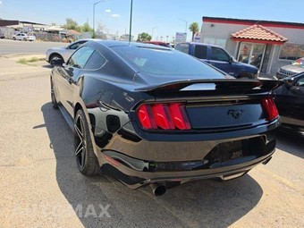 2016 Ford Mustang EcoBoost Coupe - miniatura 2