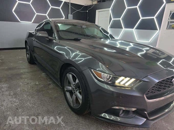2016 Ford Mustang EcoBoost Coupe – miniatura 4
