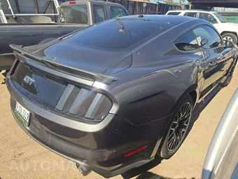 2016 Ford Mustang GT Premium Coupe - miniatura 3