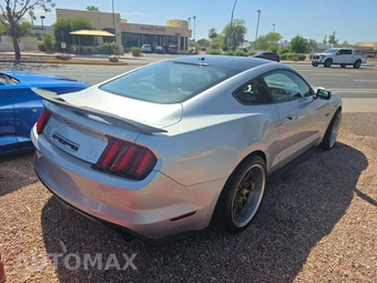 2016 Ford Mustang GT Premium Coupe - miniatura 3
