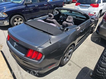 2016 Ford Mustang V6 Convertible – miniatura 3