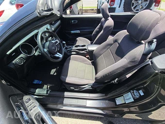 2016 Ford Mustang V6 Convertible – miniatura 6