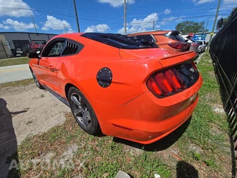 2016 Ford Mustang V6 Coupe – miniatura 2