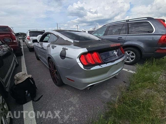 2016 Ford Mustang V6 Coupe - miniatura 2