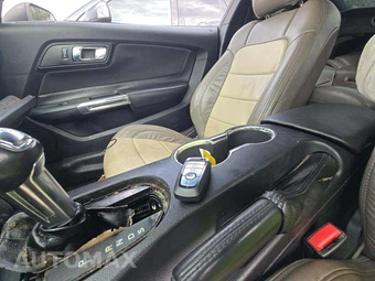 2016 Ford Mustang V6 Coupe - miniatura 8