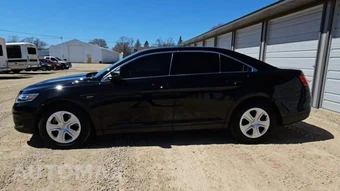 2016 Ford Police Interceptor Sedan - miniatura 3