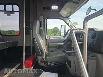 2016 Ford Super Duty E-350 Cutaway DRW 158.0" WB - miniatura 8