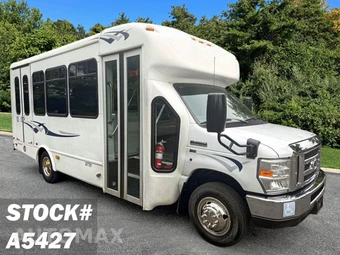 2016 Ford Super Duty E-350 Cutaway DRW - miniatura 1