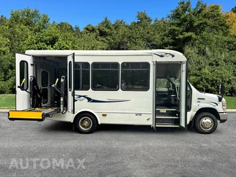 2016 Ford Super Duty E-350 Cutaway DRW - miniatura 13