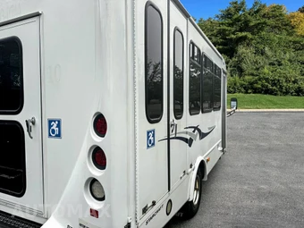 2016 Ford Super Duty E-350 Cutaway DRW - miniatura 9