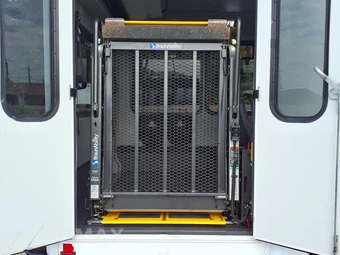 2016 Ford Super Duty E-350 Cutaway DRW - miniatura 10