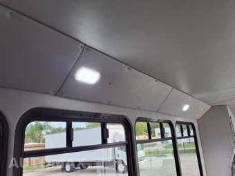 2016 Ford Super Duty E-350 Cutaway DRW - miniatura 23
