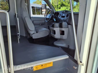2016 Ford Super Duty E-350 Cutaway DRW - miniatura 17