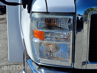 2016 Ford Super Duty E-350 Cutaway DRW - miniatura 2