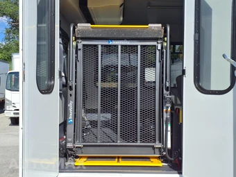 2016 Ford Super Duty E-350 Cutaway DRW - miniatura 10