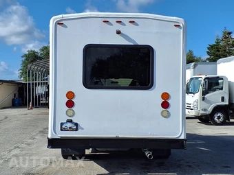 2016 Ford Super Duty E-350 Cutaway DRW - miniatura 4