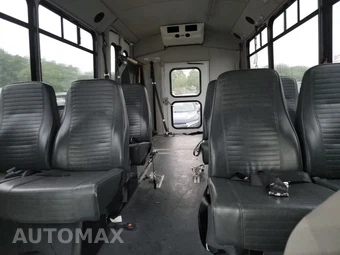 2016 Ford Super Duty E-350 Cutaway DRW - miniatura 13