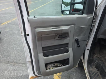 2016 Ford Super Duty E-350 Cutaway DRW - miniatura 9