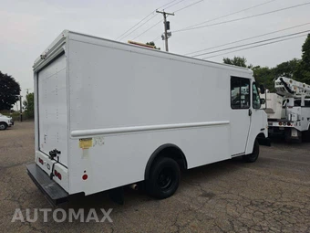 2016 Ford Super Duty E-350 Stripped Chassis DRW - miniatura 3