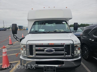 2016 Ford Super Duty E-450 Cutaway DRW 158.0" WB - miniatura 2