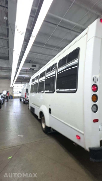 2016 Ford Super Duty E-450 Cutaway DRW 158.0" WB - miniatura 22