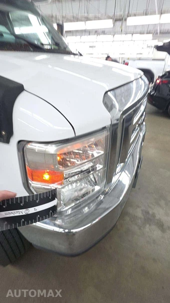 2016 Ford Super Duty E-450 Cutaway DRW 158.0" WB - miniatura 28