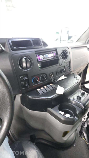 2016 Ford Super Duty E-450 Cutaway DRW 158.0" WB - miniatura 39