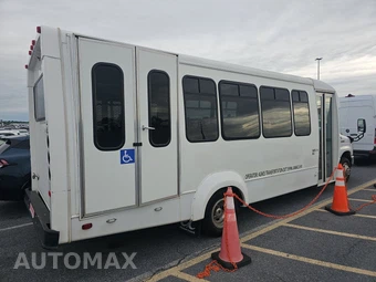 2016 Ford Super Duty E-450 Cutaway DRW 158.0" WB - miniatura 4