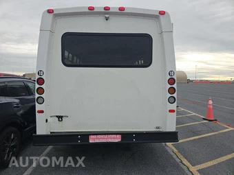 2016 Ford Super Duty E-450 Cutaway DRW 158.0" WB - miniatura 5