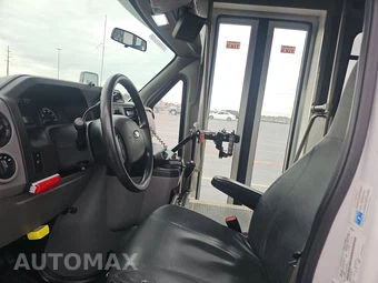 2016 Ford Super Duty E-450 Cutaway DRW 158.0" WB - miniatura 7