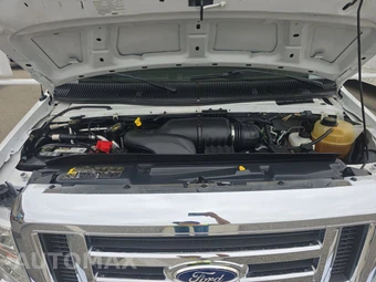 2016 Ford Super Duty E-450 Cutaway DRW 158.0" WB - miniatura 16