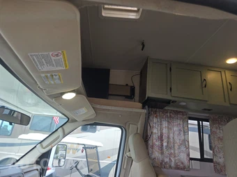 2016 Ford Super Duty E-450 Cutaway DRW 158.0" WB - miniatura 21
